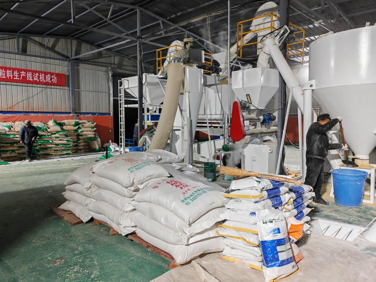 飼料顆粒加工生產(chǎn)機(jī)械設(shè)備廠 現(xiàn)代化養(yǎng)殖場的核心引擎